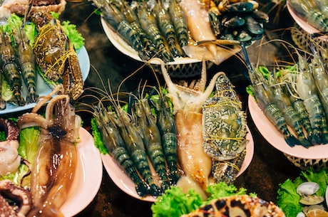 油焖大虾的悠久历史及正确烹饪方法