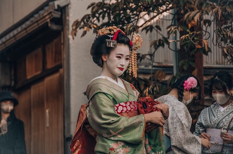 深入了解京剧脸谱，探究其中的文化意义